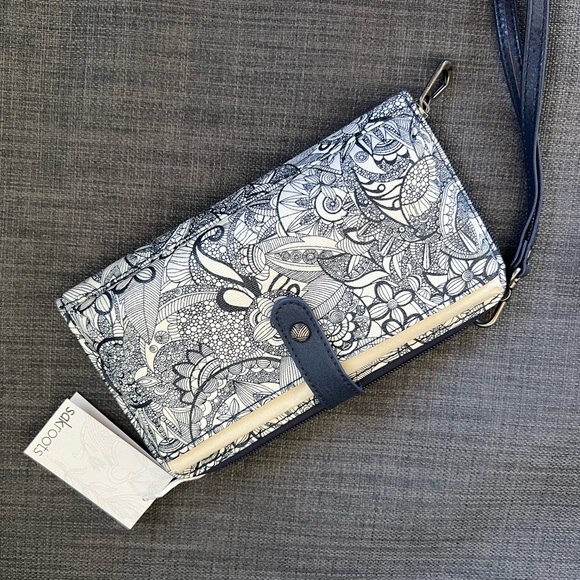 SAKROOTS CONVERTIBLE CROSSBODY WRISTLET WALLET ORGANIZER CASE - Picture 6 of 13